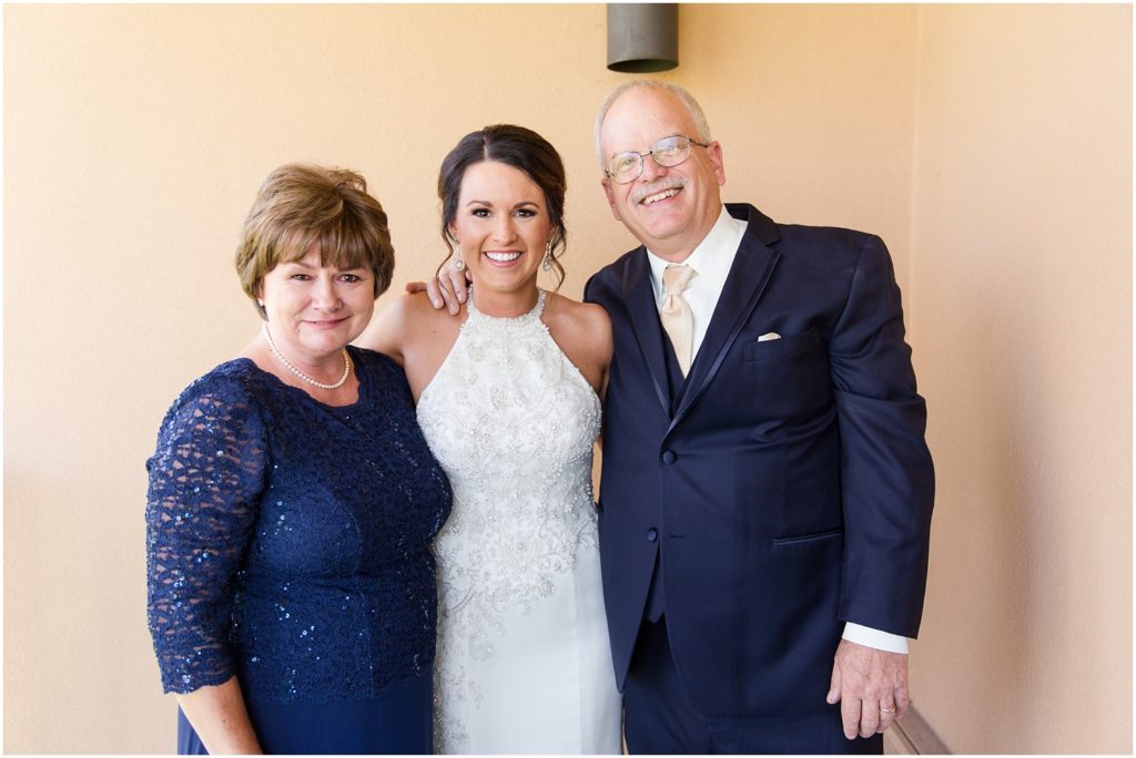 glamerous-gold-springfield-country-club-wedding-photography_0027