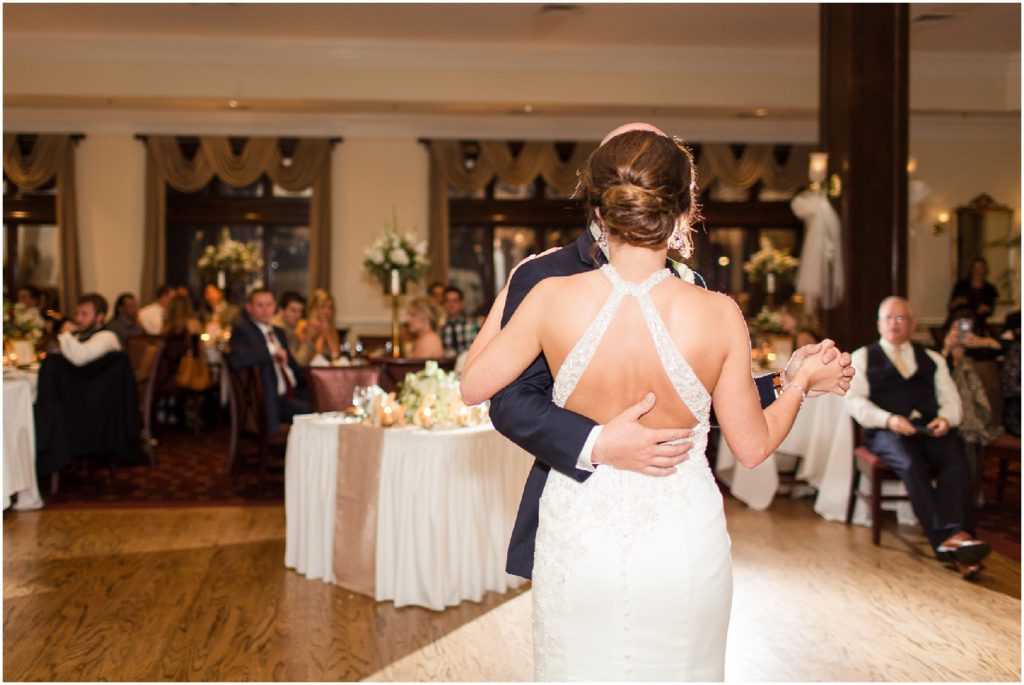 glamerous-gold-springfield-country-club-wedding-photography_0130