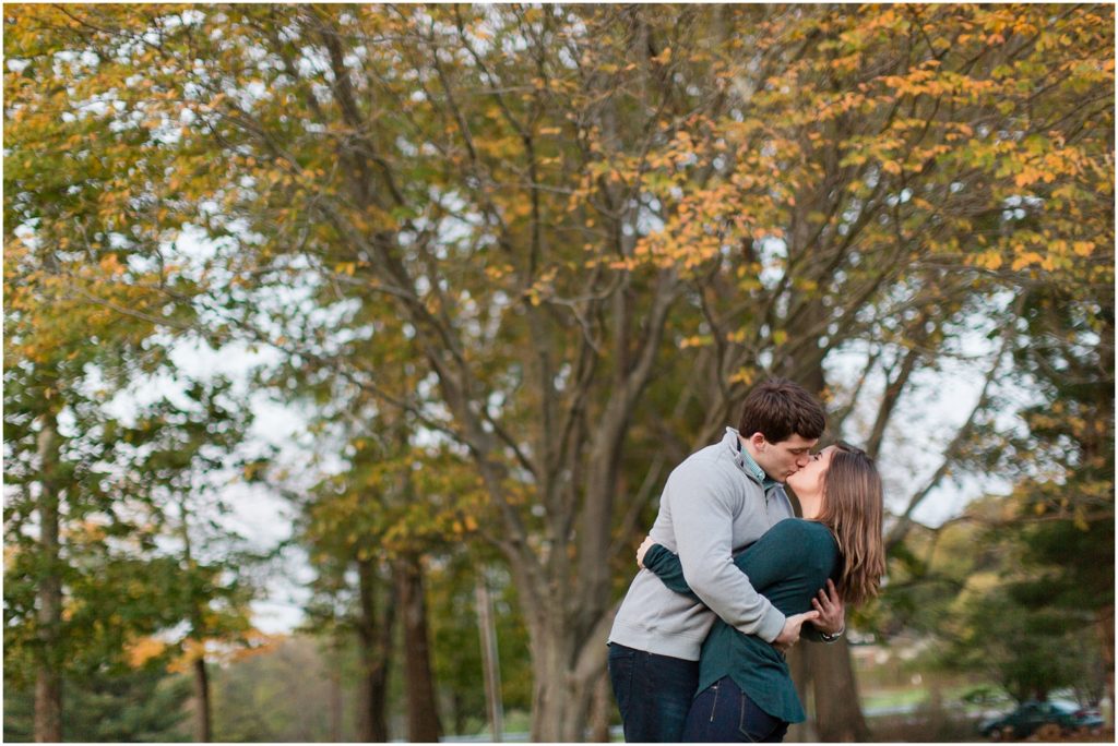downtown-park-fall-engagement-photography_0046